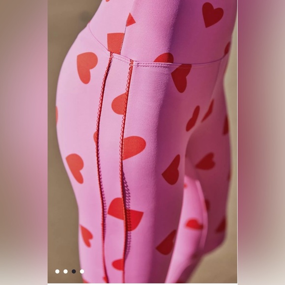 BEACH RIOT Kat leggings Valentine Hearts SIZE: SMALL - Picture 8 of 16